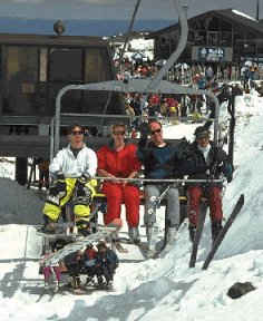 Skiers On Mt. Ruapehu (Don Hadden hadden@ihug.co.nz Copyright )