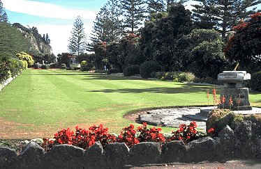 Marine Parade (Don Hadden hadden@ihug.co.nz Copyright )